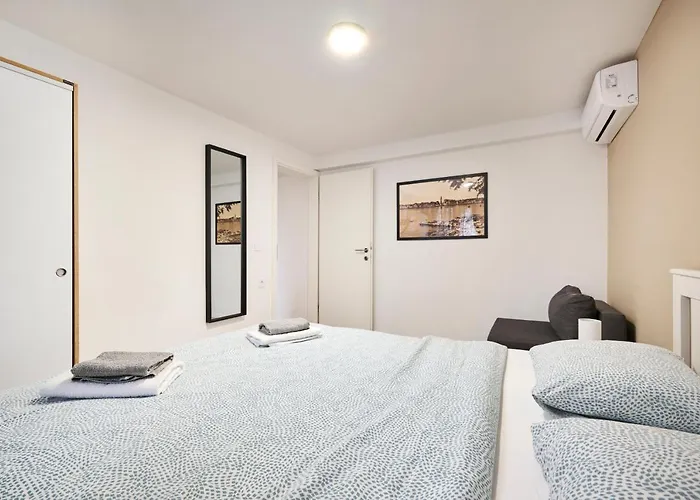 Lina Apartments